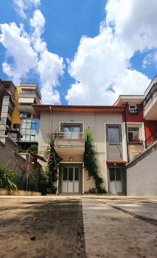 A Cheerful Villa With Free Parking Space Tirana Exterior foto