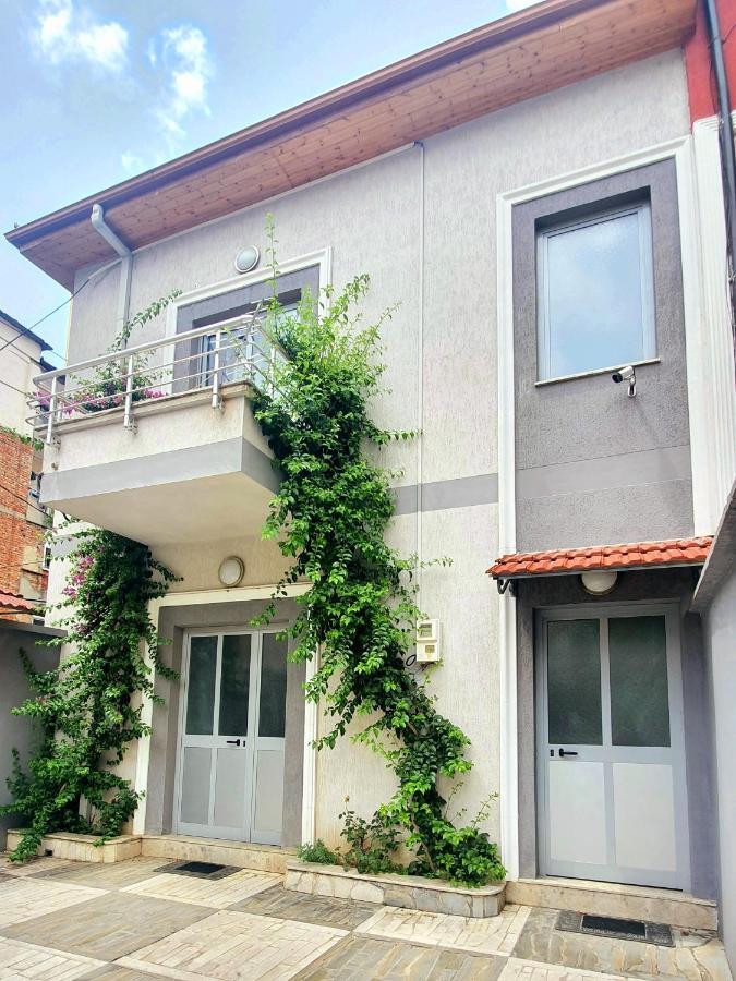 A Cheerful Villa With Free Parking Space Tirana Exterior foto