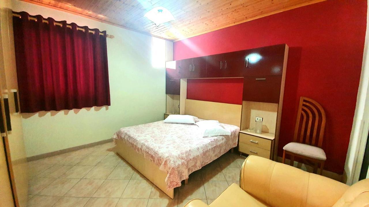 A Cheerful Villa With Free Parking Space Tirana Exterior foto