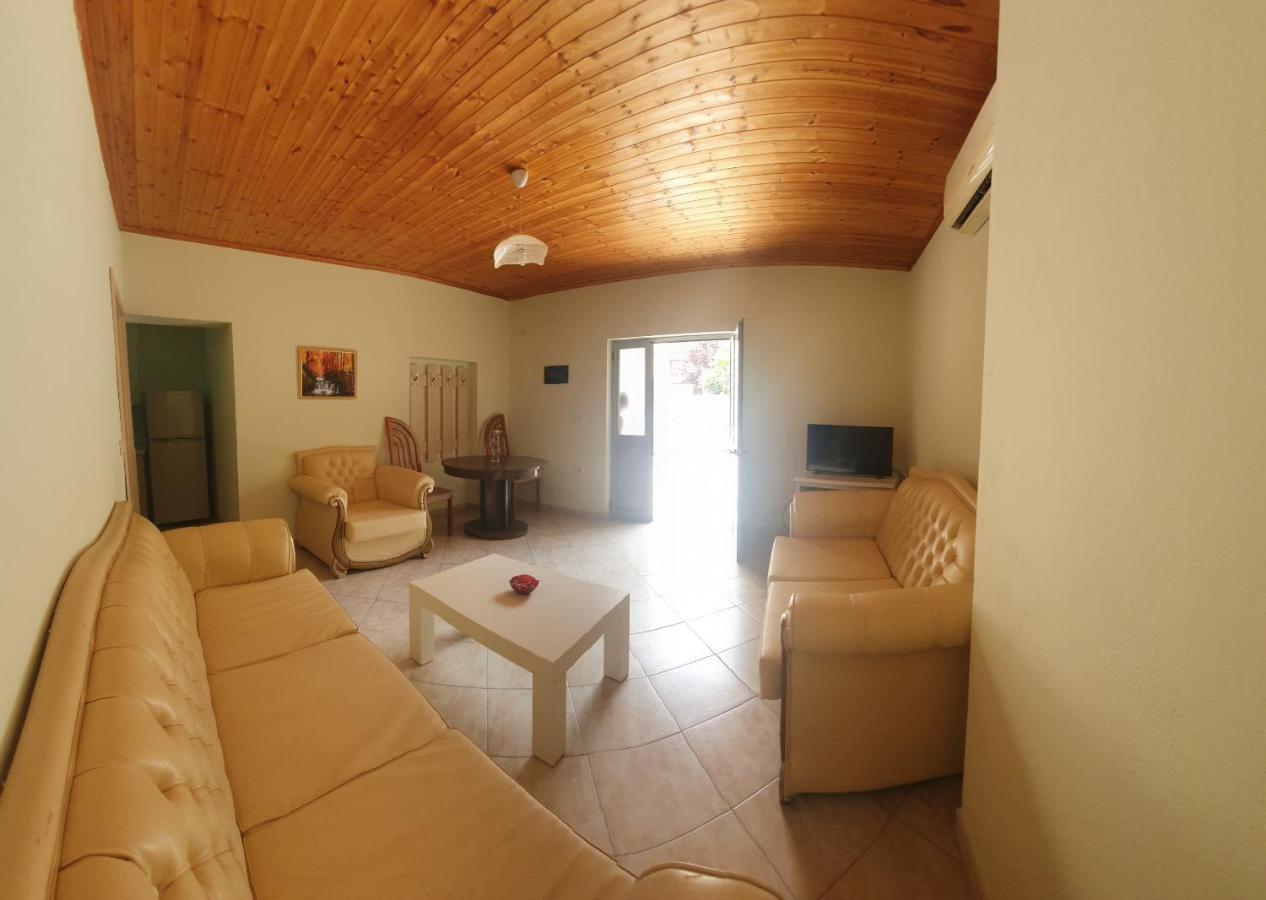A Cheerful Villa With Free Parking Space Tirana Exterior foto